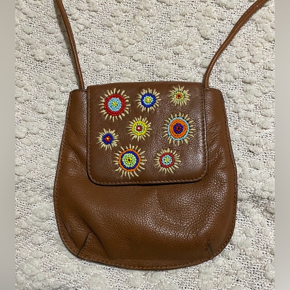 Fossil Pebbled Leather Brown Crossbody Bag With Beaded Flowers. - Picture 2 of 6